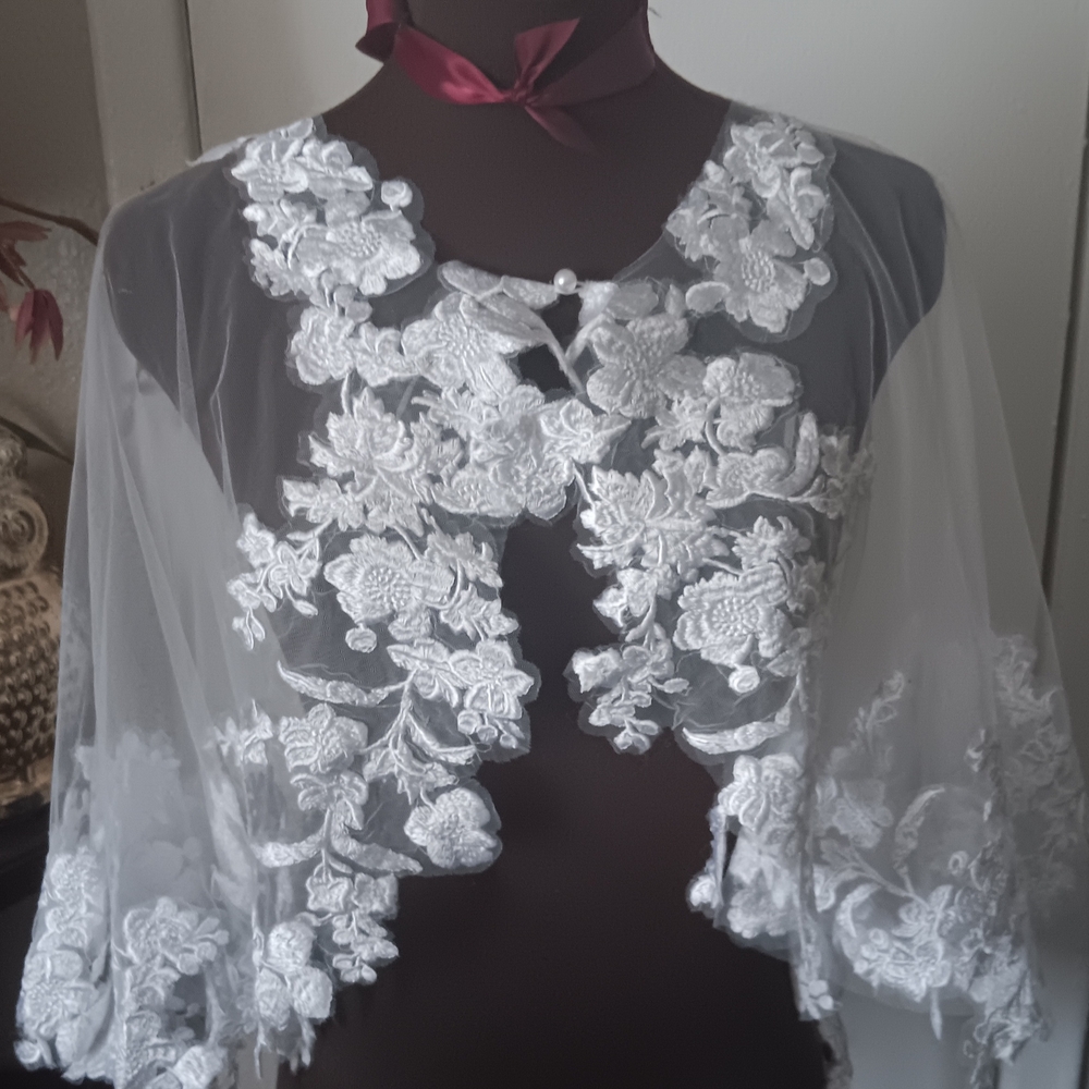 Elegant White Lace Cape